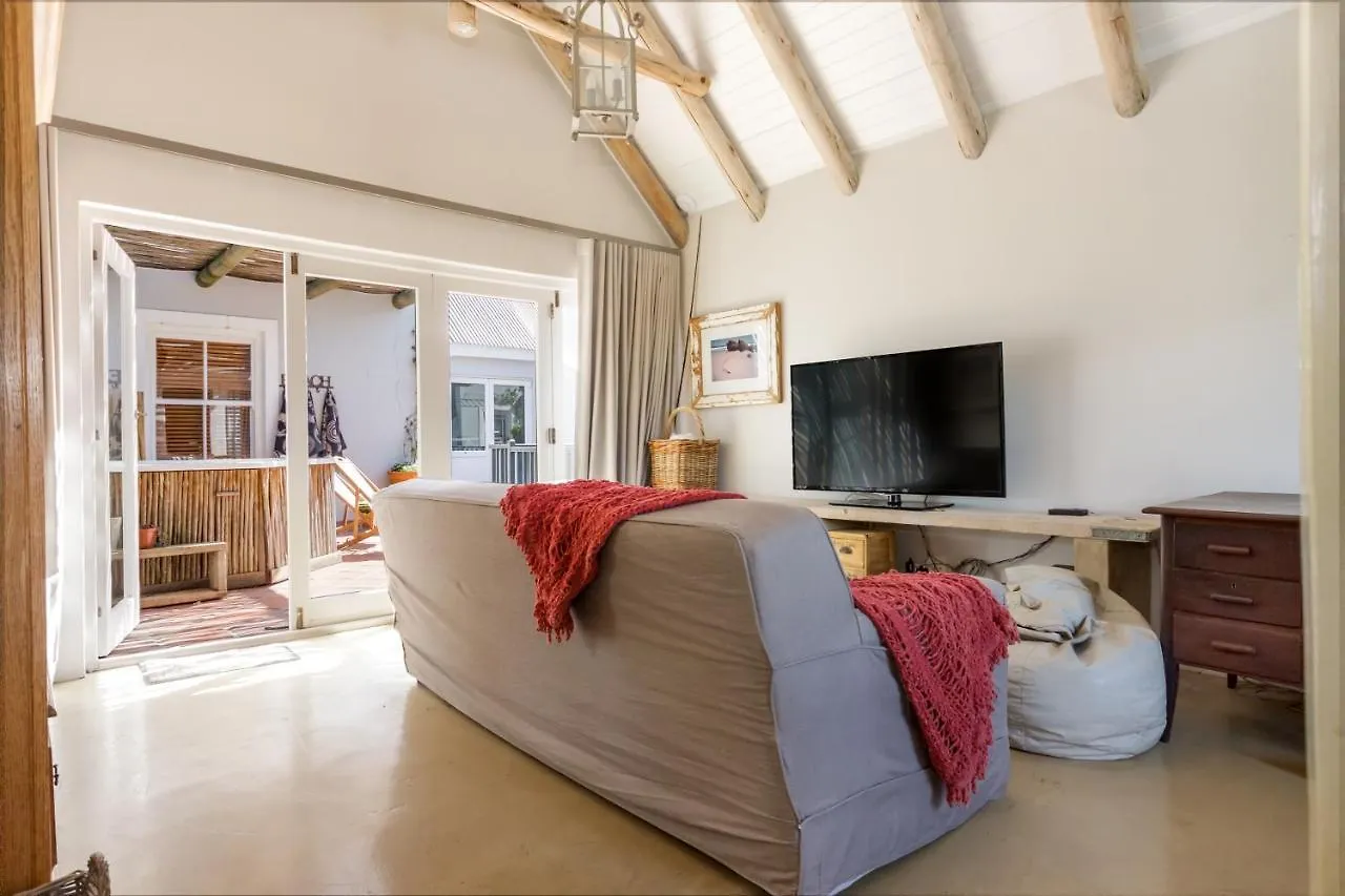 Strand Beach Lodge 0*,
