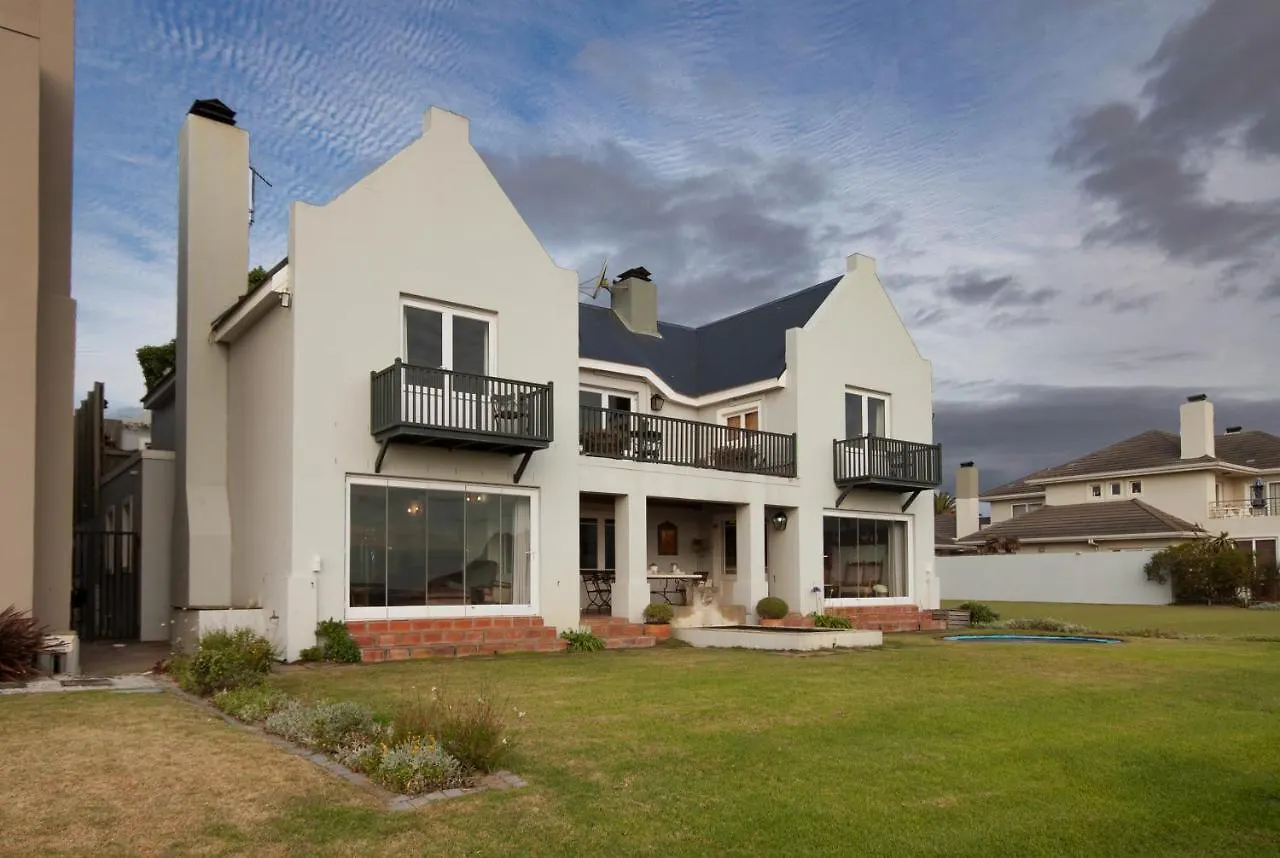 Strand Beach Lodge 0*,